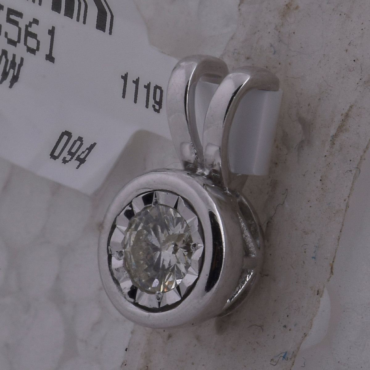 10kt White Gold Round Diamond Solitaire Pendant - A Timeless Treasure of Elegance and Love - Splendid Jewellery