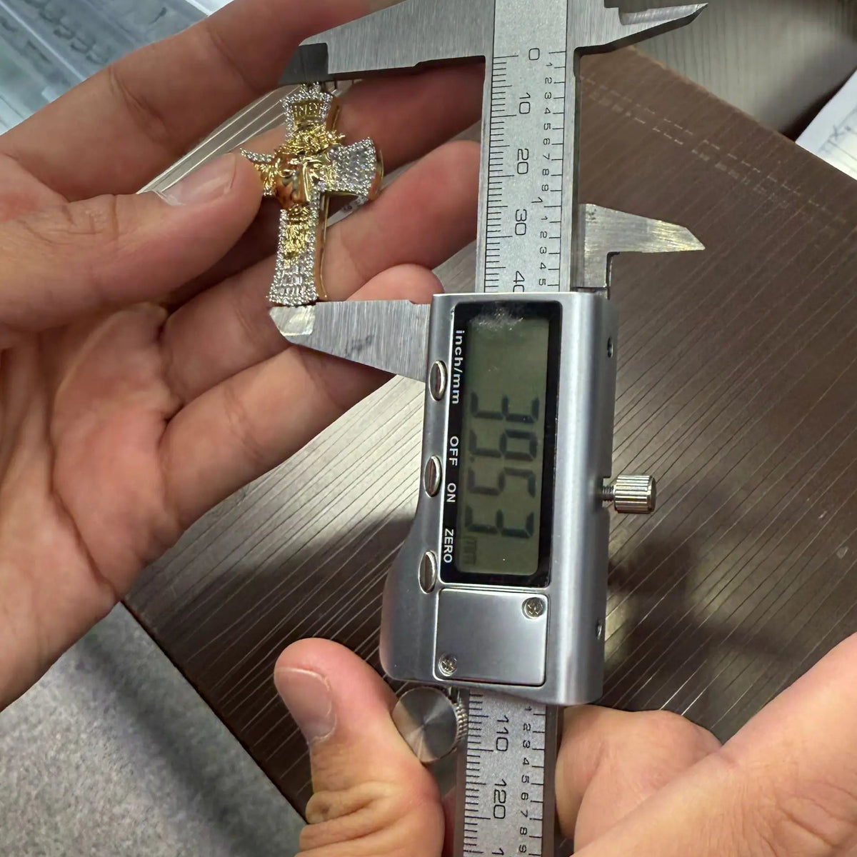 10kt Yellow Gold Baguette and Round Diamond Jesus Face Cross Pendant - 1 Cttw - Splendid Jewellery