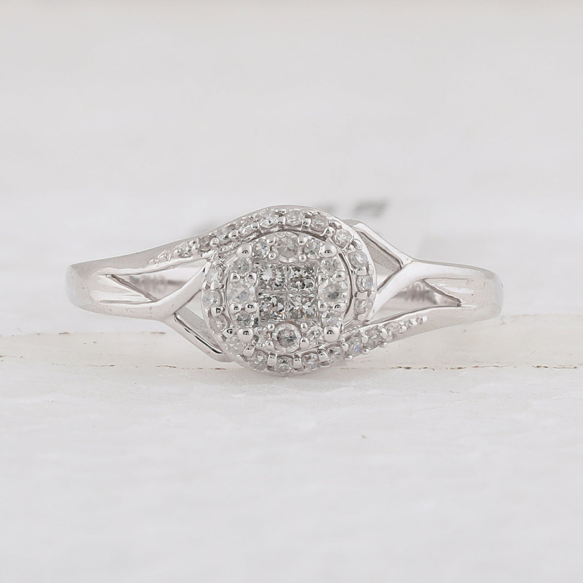 Enchanting Love's Embrace | 10kt White Gold Princess Round Diamond Cluster Bridal Wedding Engagement Ring 1/5 Cttw - Splendid Jewellery