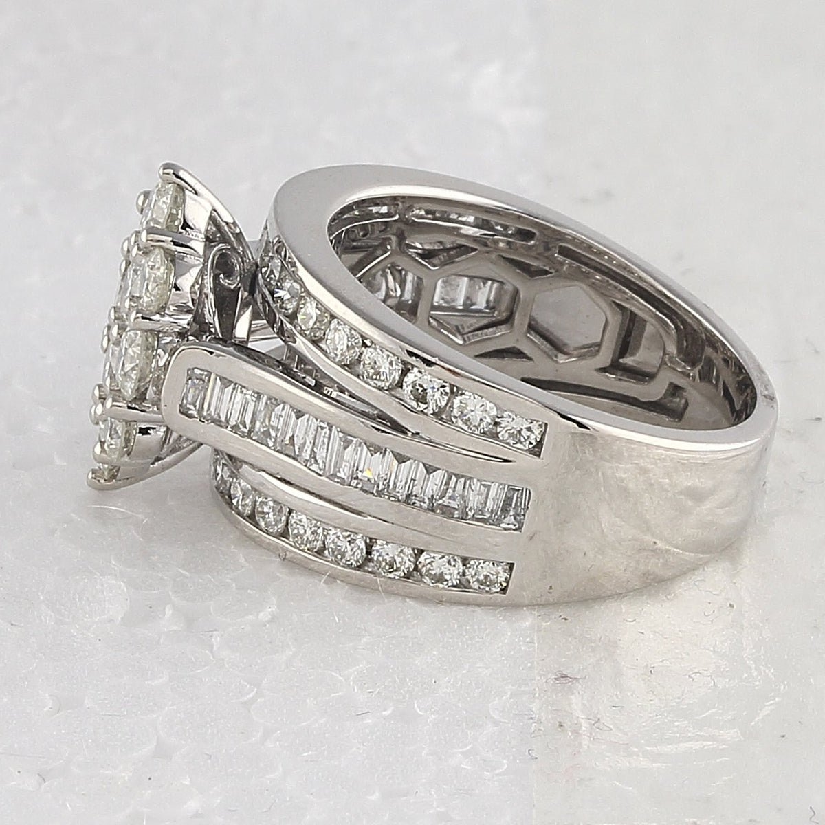 Radiant Brilliance: 14kt White Gold Diamond Cluster Bridal Wedding Ring - Splendid Jewellery