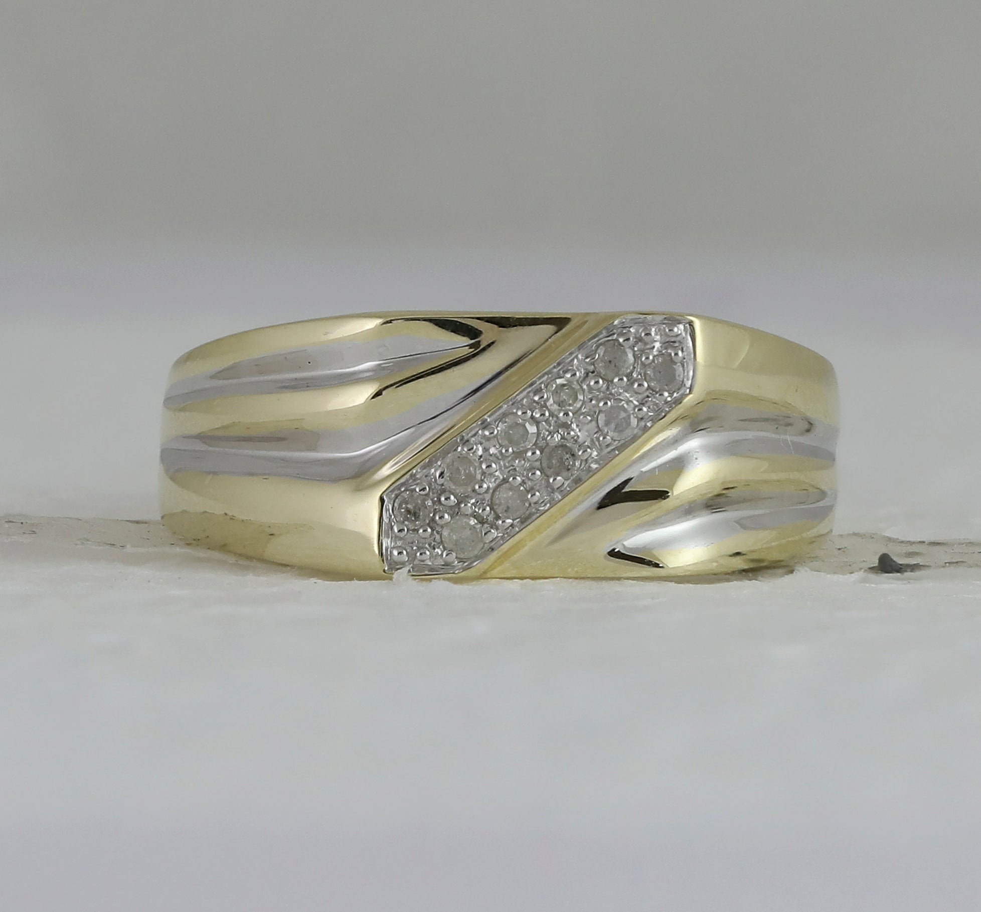 10K Yellow Gold Round Diamond Mens Band Ring 1/10 Cttw - Splendid Jewellery