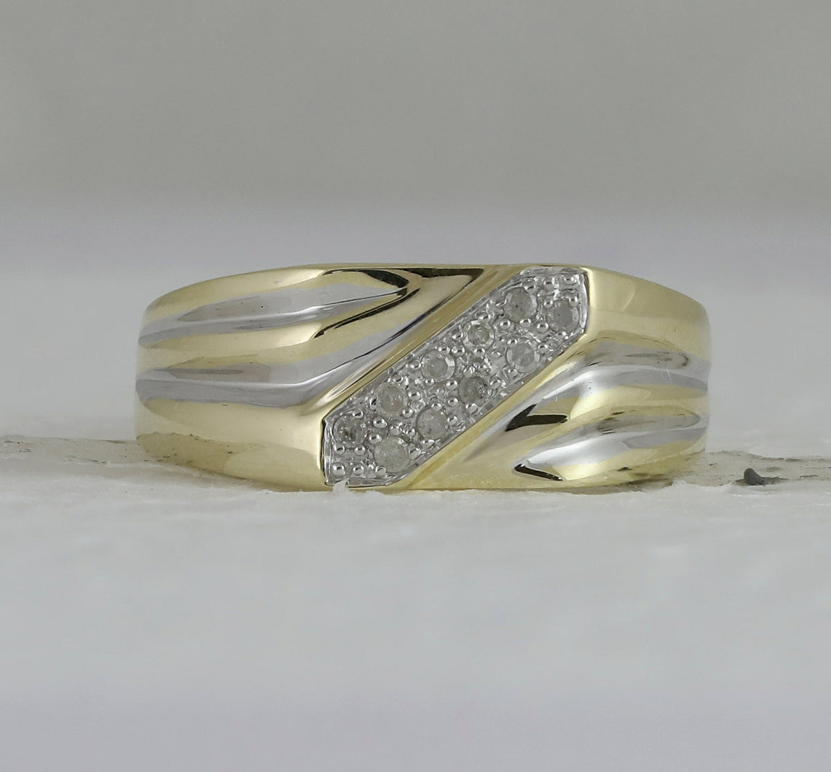 10K Yellow Gold Round Diamond Mens Band Ring 1/10 Cttw - Splendid Jewellery