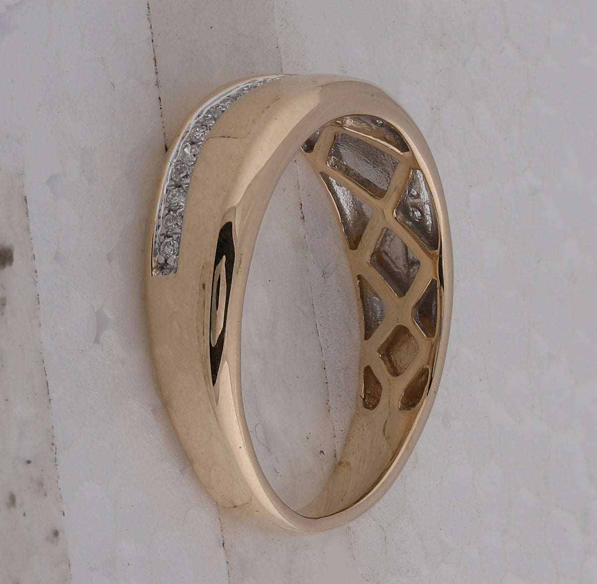 10kt Yellow Gold Men's Round Diamond Band Ring 1/6 Cttw - A Dazzling Statement of Masculine Elegance - Splendid Jewellery