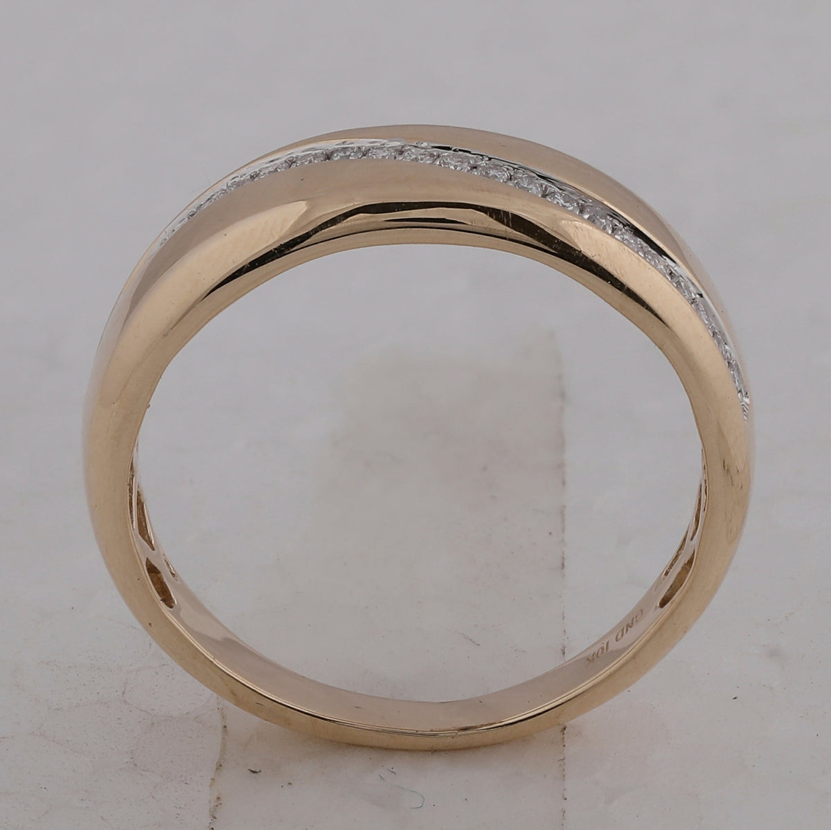 10kt Yellow Gold Men's Round Diamond Band Ring 1/6 Cttw - A Dazzling Statement of Masculine Elegance - Splendid Jewellery