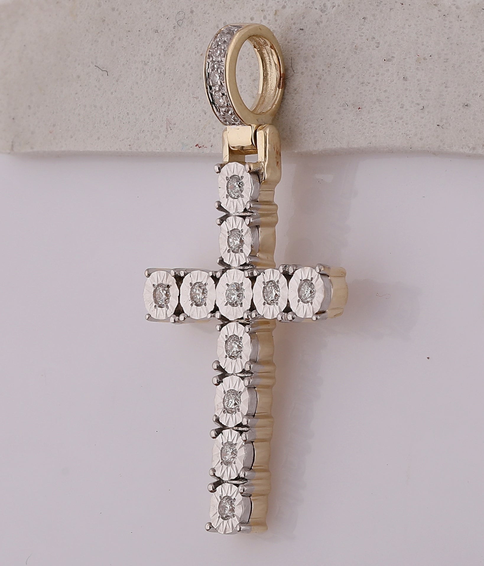10kt Yellow Gold Men's Round Diamond Cross Charm Pendant - A Dazzling Symbol of Faith and Style - Splendid Jewellery