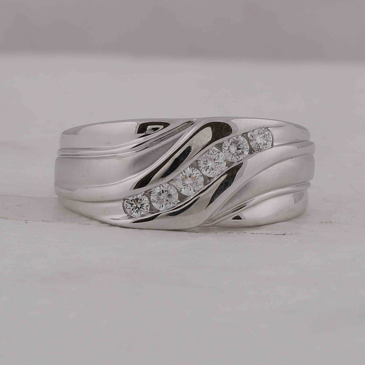 Eternal Brilliance: 10kt White Gold Men's Round Diamond Wedding Band Ring 1/3 Cttw - A Timeless Treasure for Your Special Day - Splendid Jewellery