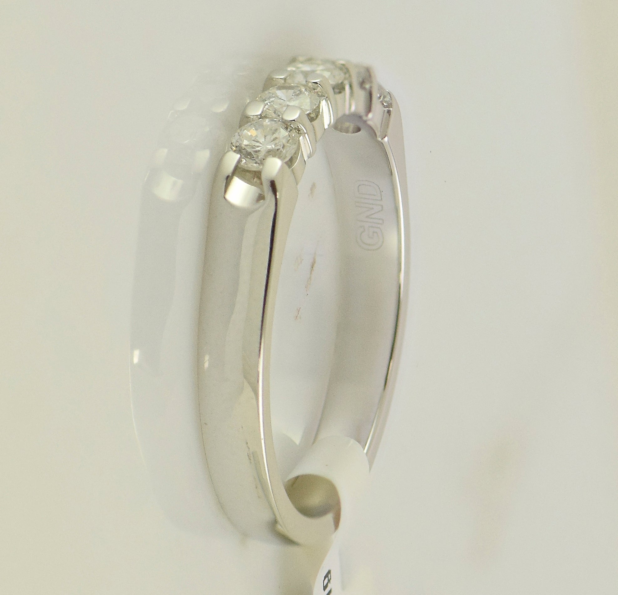 Eternal Brilliance: 14kt White Gold Womens Round Diamond 5 - stone Wedding Band - Splendid Jewellery