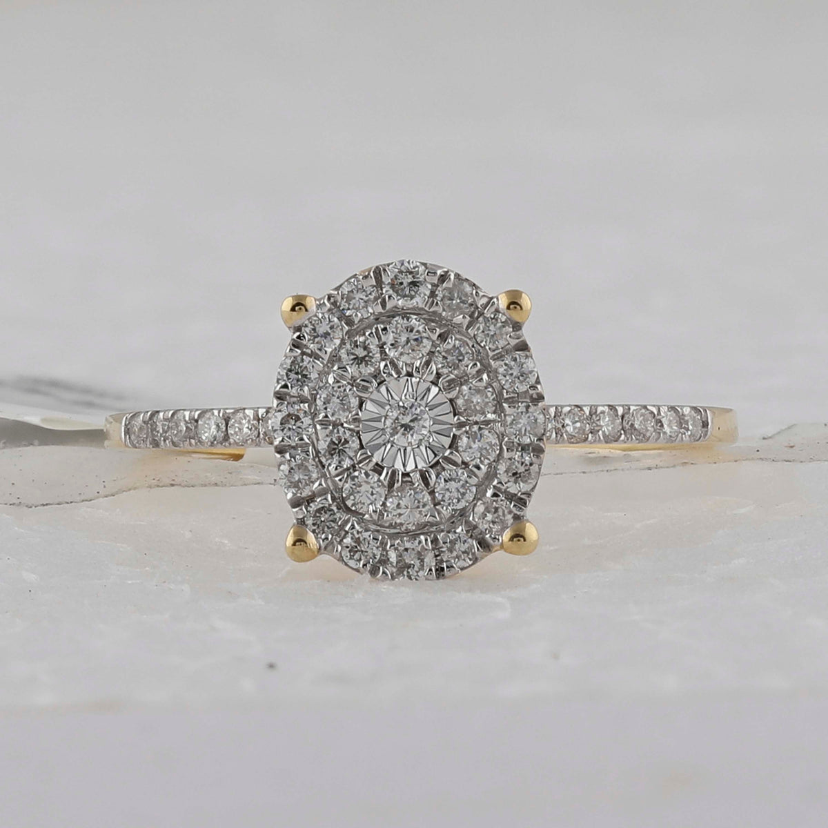 Exquisite Brilliance: 10kt Yellow Gold Womens Round Diamond Oval Cluster Ring 1/3 Cttw - Splendid Jewellery