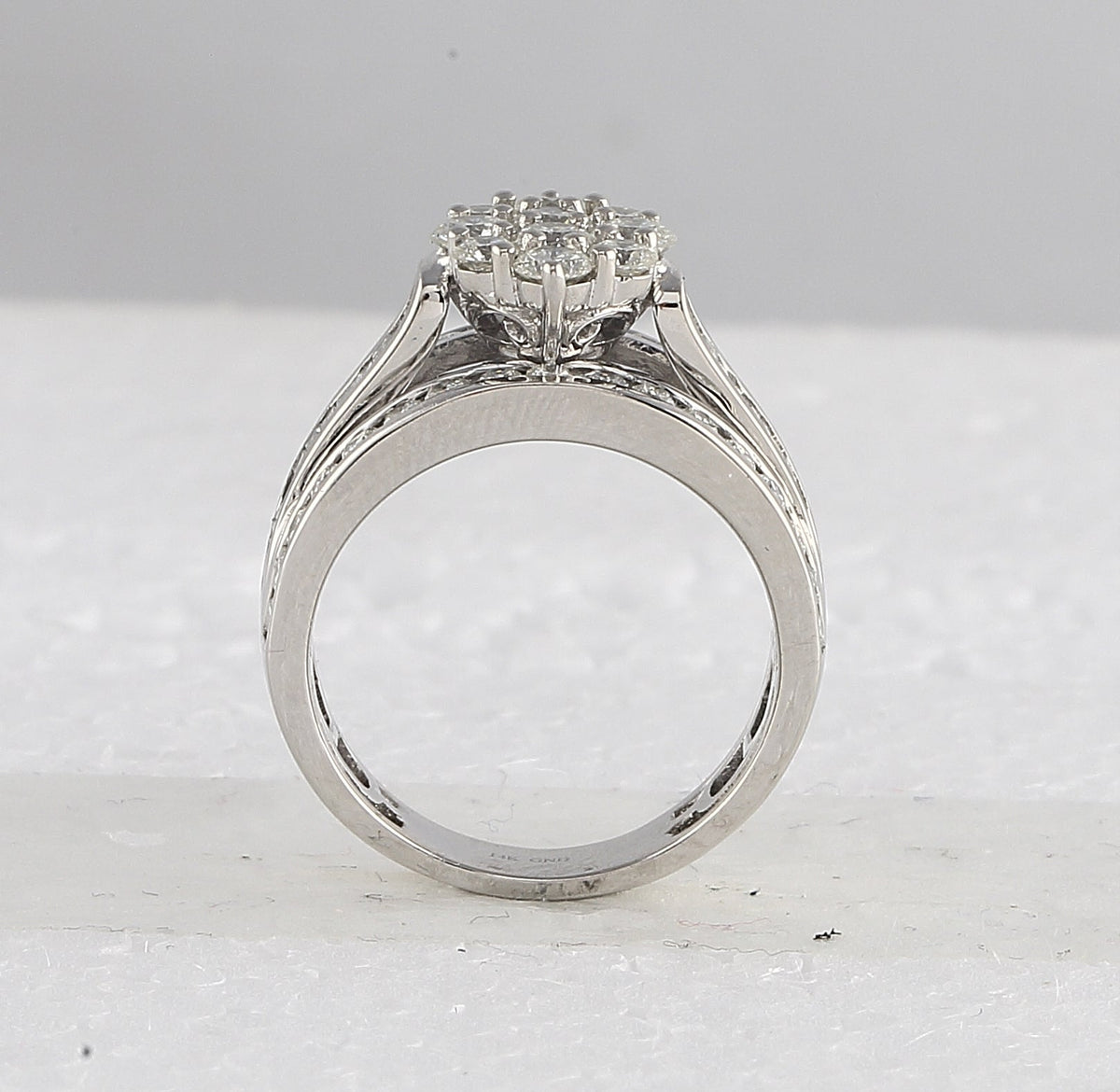 Radiant Brilliance: 14kt White Gold Diamond Cluster Bridal Wedding Ring - Splendid Jewellery