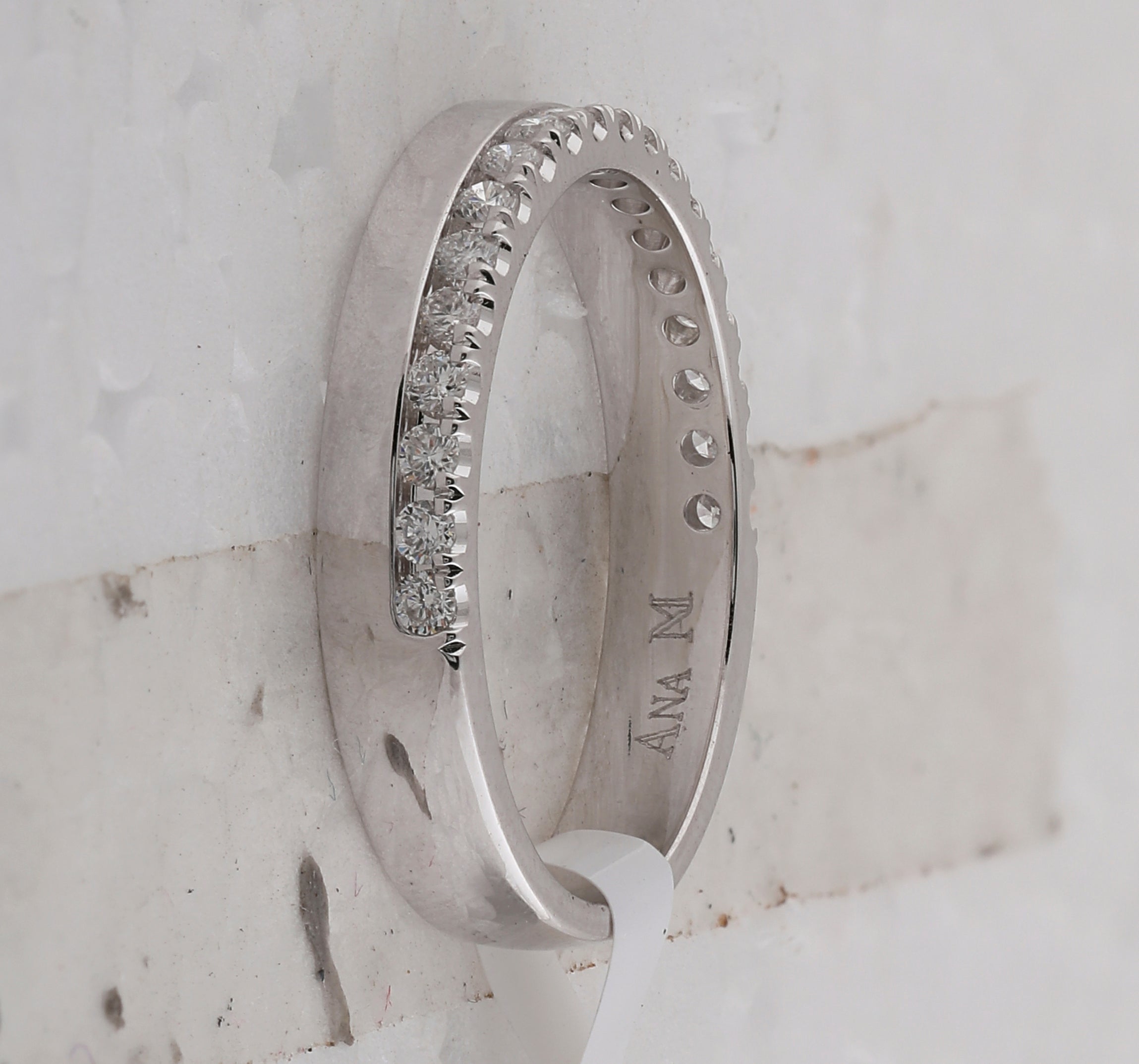 Radiant Love: 14kt White Gold Womens Machine - Set Round Diamond Wedding Band 1/4 Cttw - Splendid Jewellery