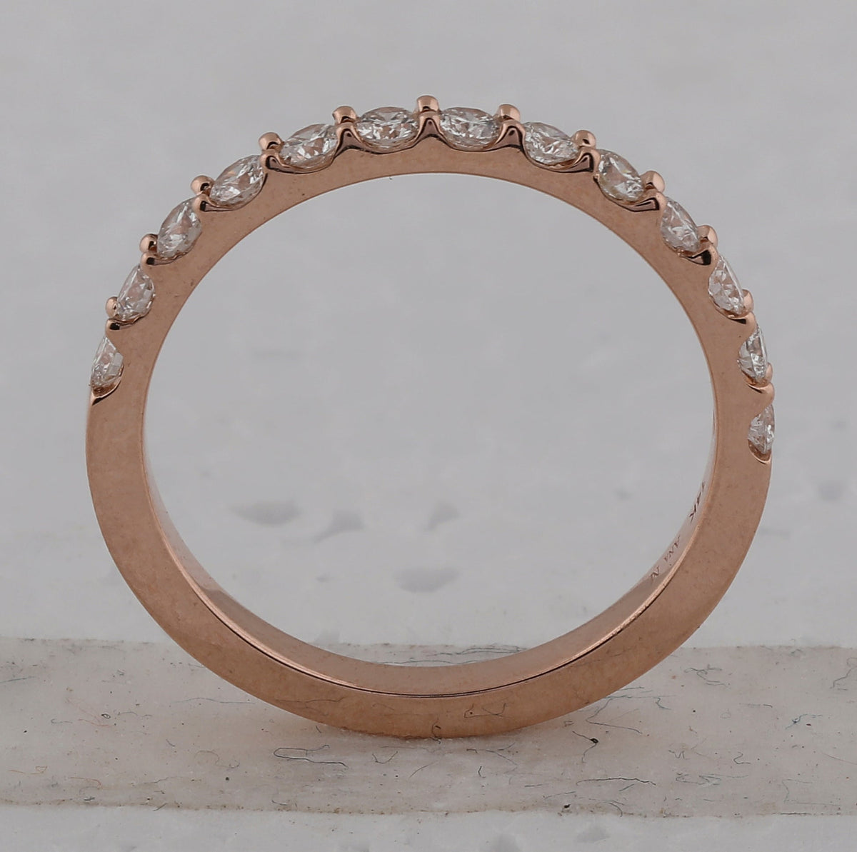 Rose Radiance: 14kt Rose Gold Women's Round Diamond Wedding Single Row Band - Splendid Jewellery