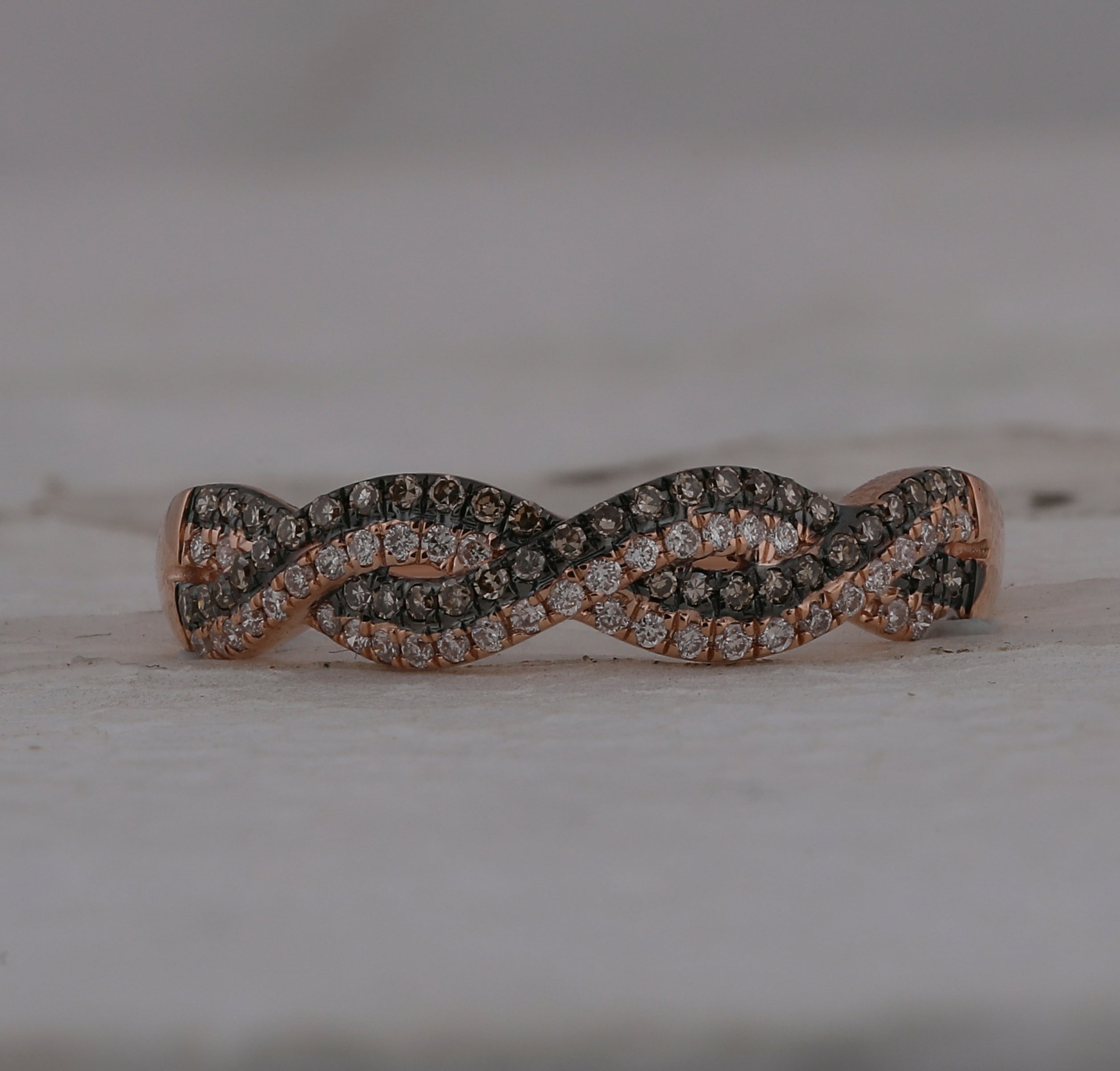 Twist of Elegance: 10kt Rose Gold Brown Diamond Twist Band Ring - Splendid Jewellery
