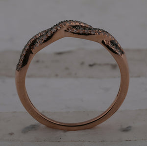 Twist of Elegance: 10kt Rose Gold Brown Diamond Twist Band Ring - Splendid Jewellery