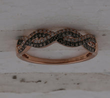Load image into Gallery viewer, Twist of Elegance: 10kt Rose Gold Brown Diamond Twist Band Ring - Alternate view 1 from Splendid Jewellery